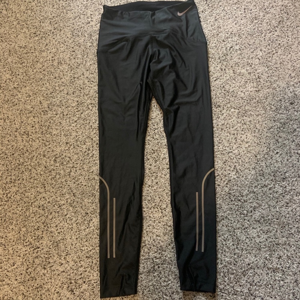 SOLD New Nike Speed Women’s 7/8 Running Tights